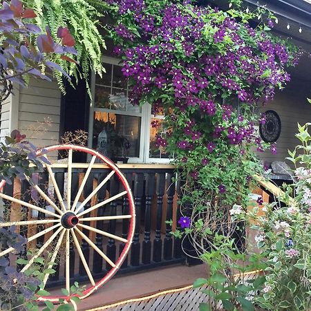 Serenity Ranch Bed & Breakfast Ancaster Exterior photo