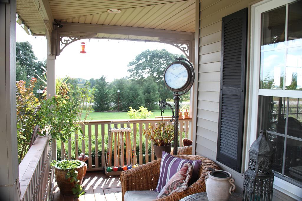 Serenity Ranch Bed & Breakfast Ancaster Exterior photo