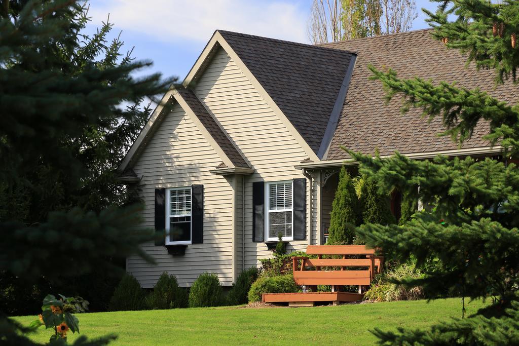Serenity Ranch Bed & Breakfast Ancaster Exterior photo
