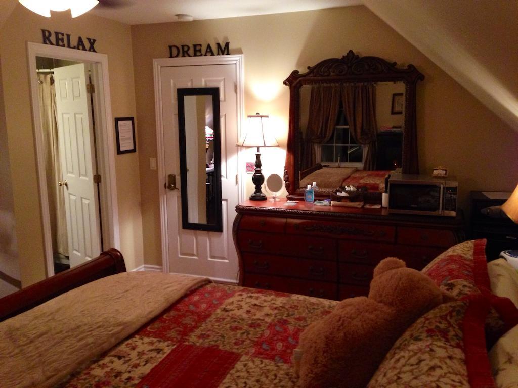 Serenity Ranch Bed & Breakfast Ancaster Exterior photo