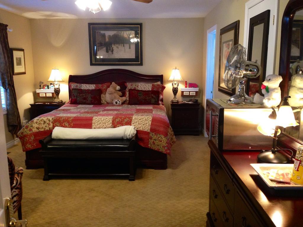Serenity Ranch Bed & Breakfast Ancaster Exterior photo