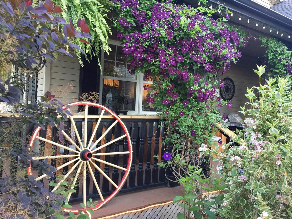 Serenity Ranch Bed & Breakfast Ancaster Exterior photo