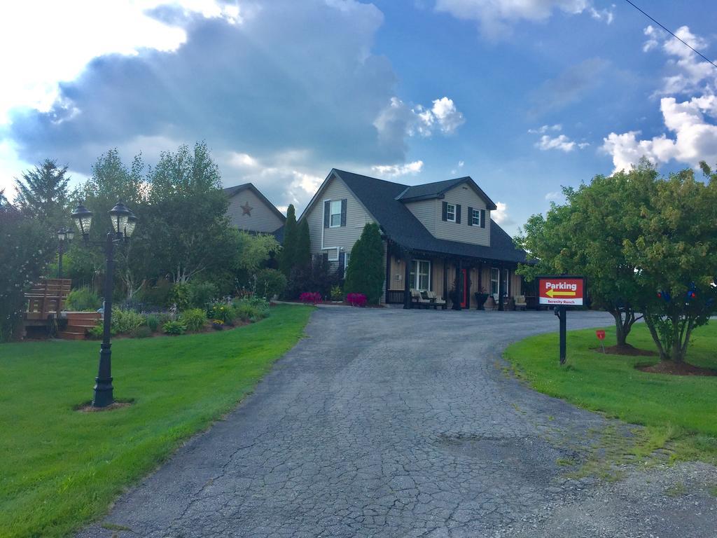 Serenity Ranch Bed & Breakfast Ancaster Exterior photo