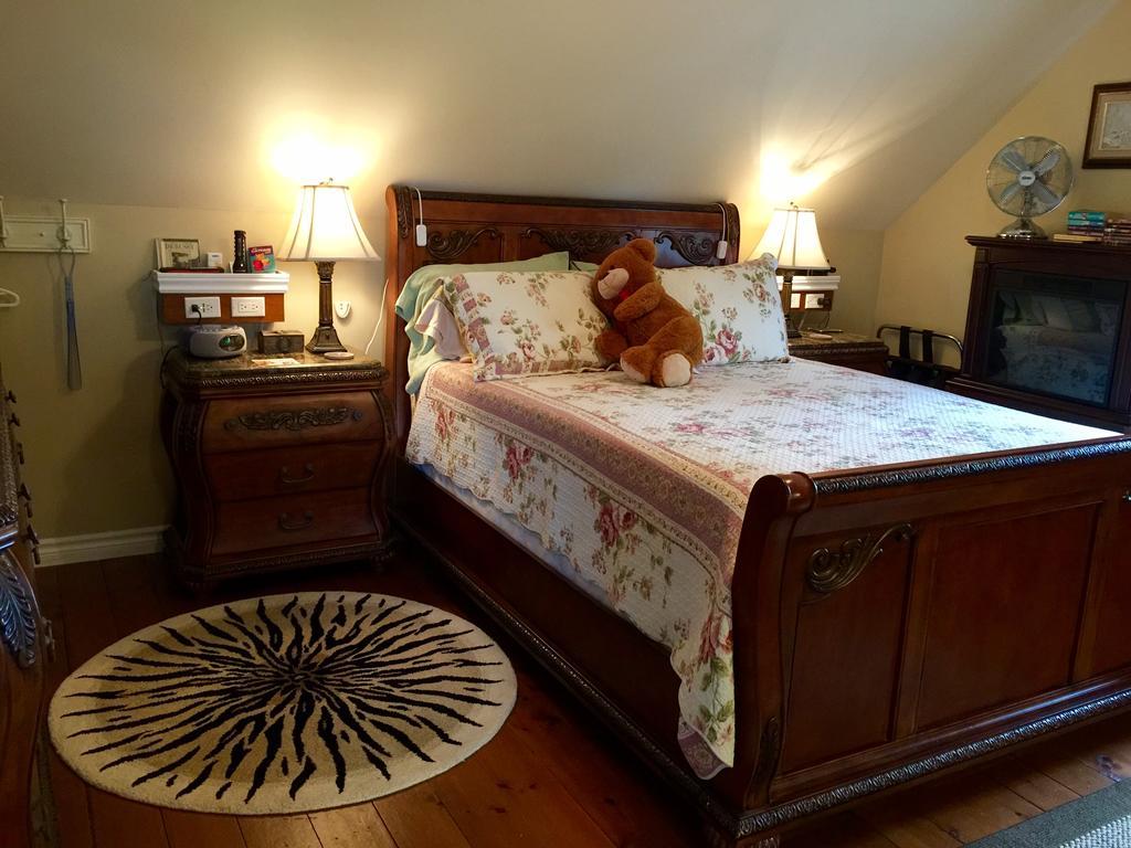 Serenity Ranch Bed & Breakfast Ancaster Exterior photo
