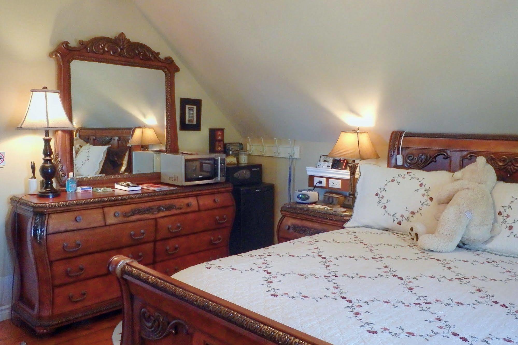 Serenity Ranch Bed & Breakfast Ancaster Exterior photo