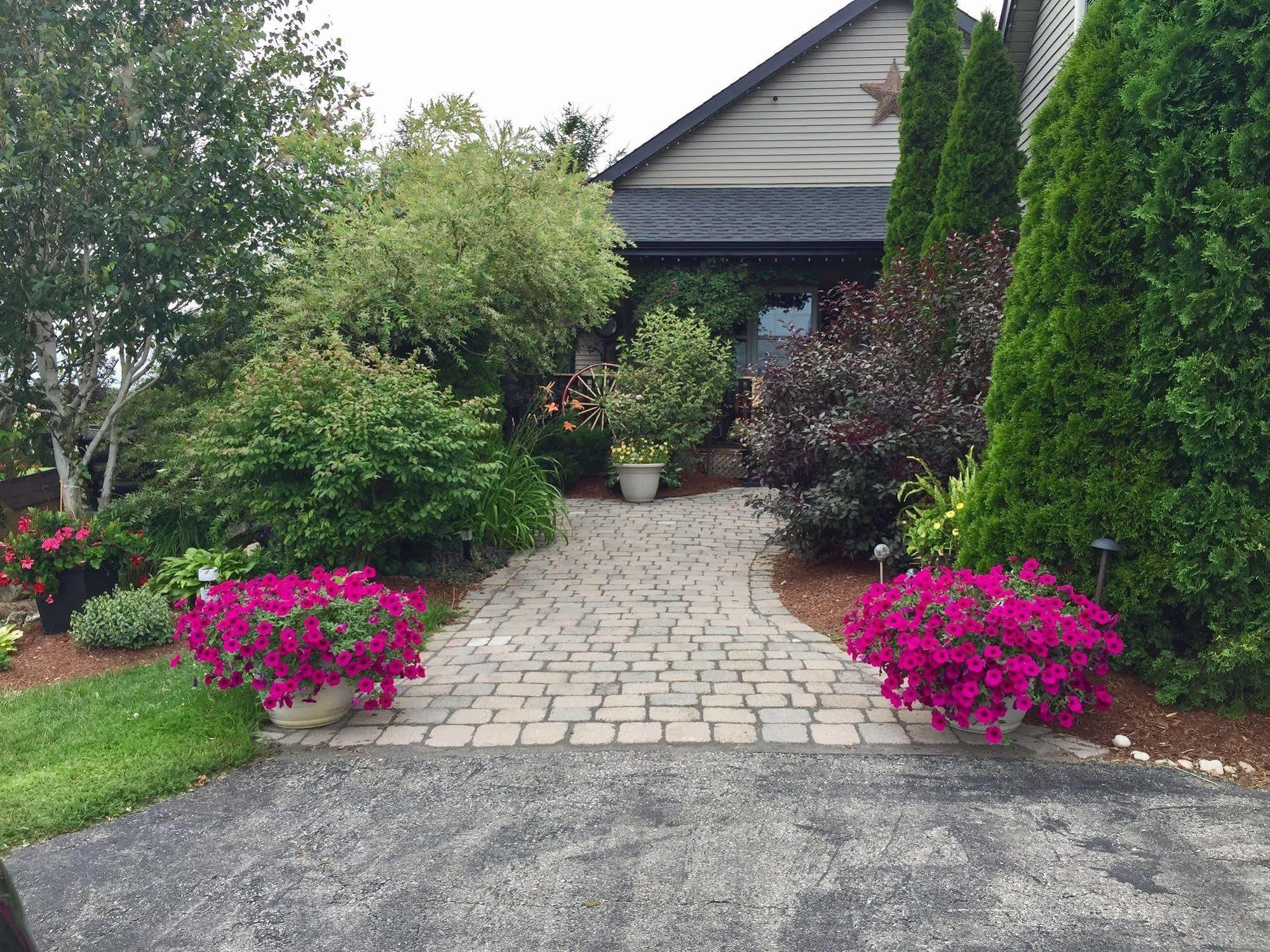 Serenity Ranch Bed & Breakfast Ancaster Exterior photo